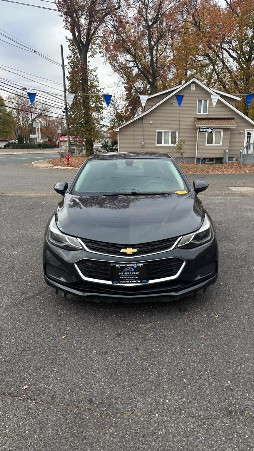 2017 Chevrolet Cruze LT photo 2