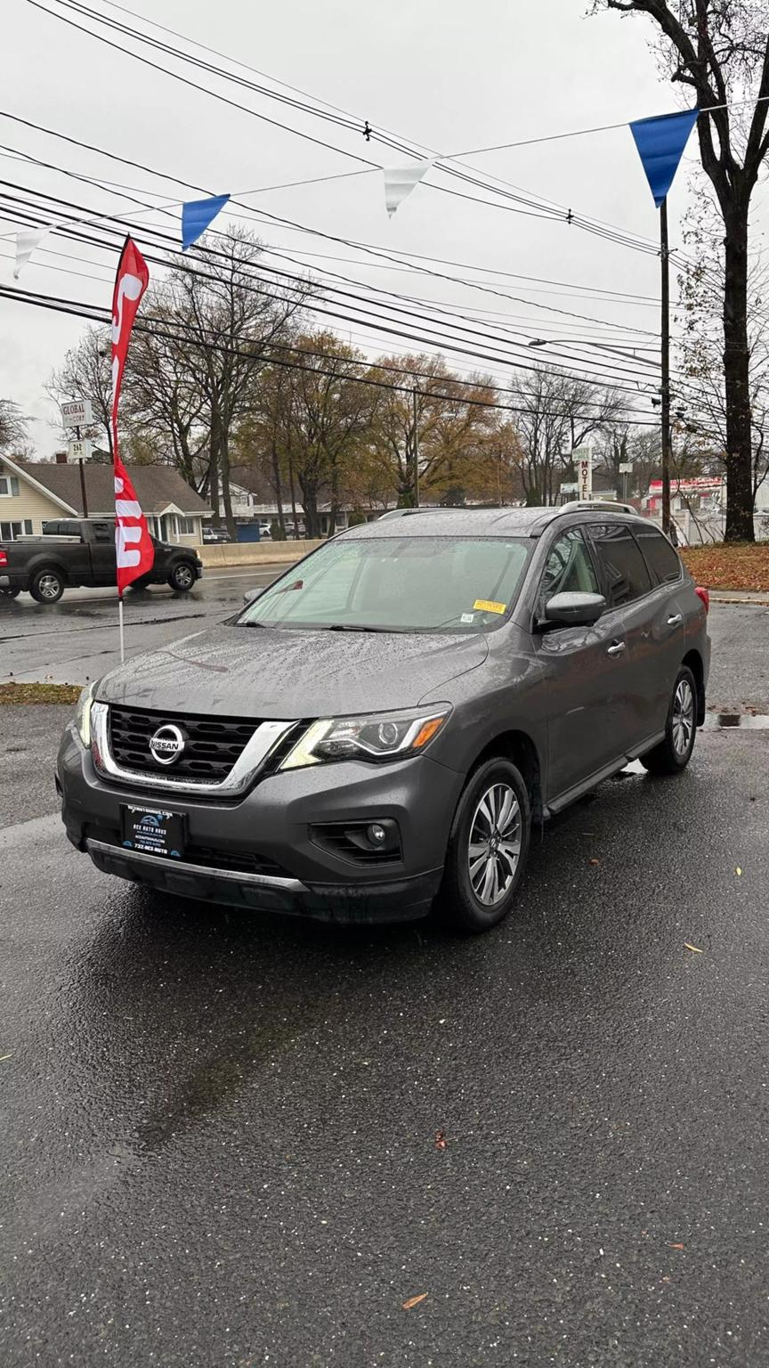 2018 Nissan Pathfinder SL photo 3