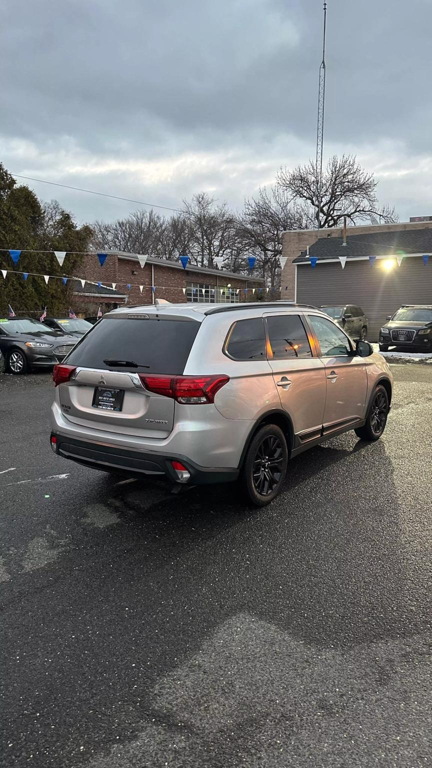 2018 Mitsubishi Outlander LE photo 7