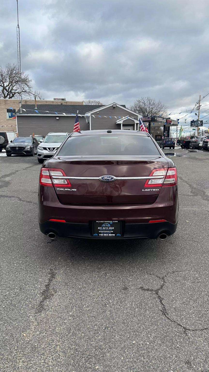 2019 Ford Taurus Limited photo 6