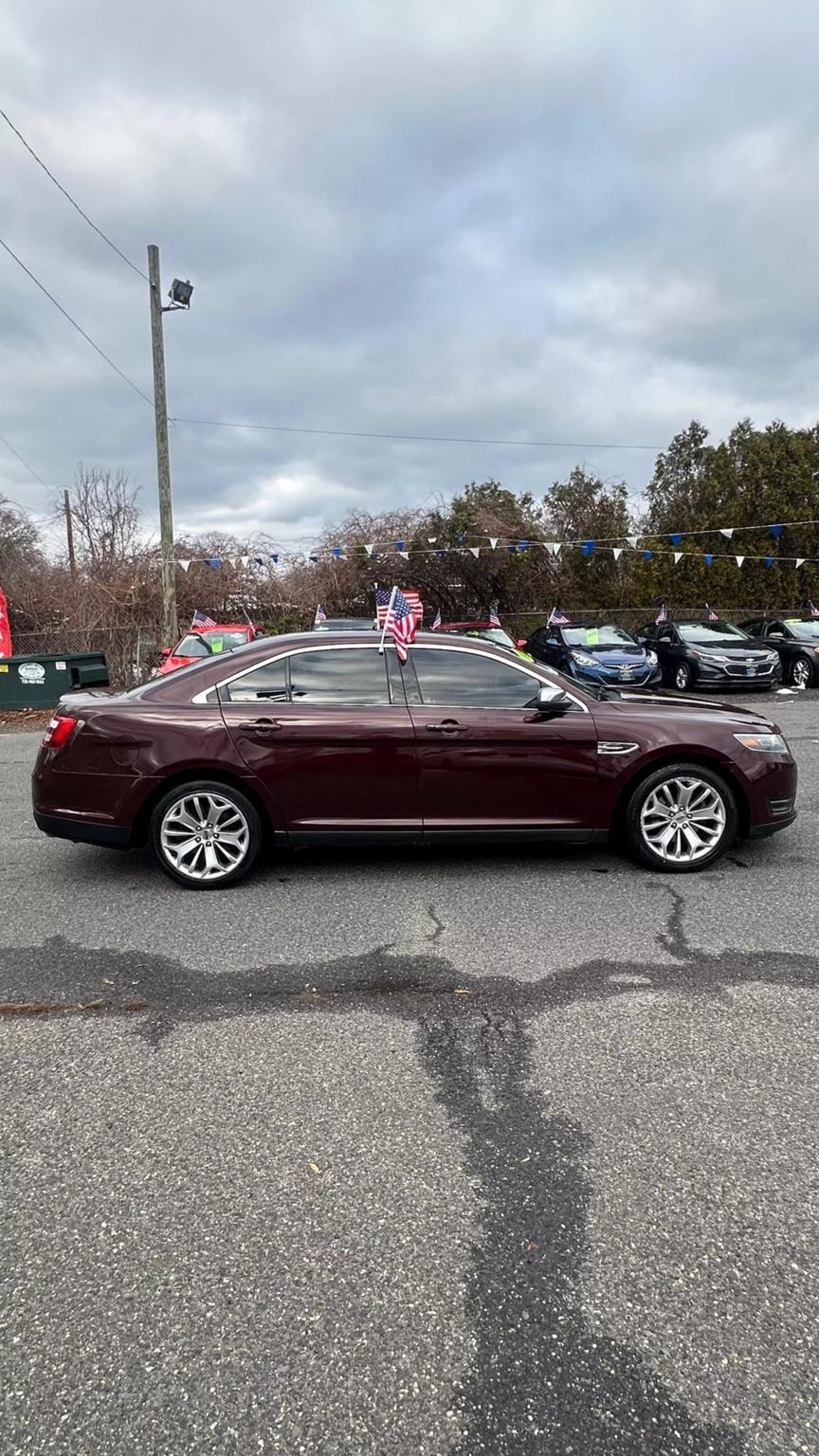 2019 Ford Taurus Limited photo 8