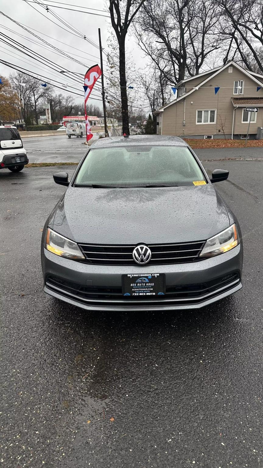 2015 Volkswagen Jetta S photo 2