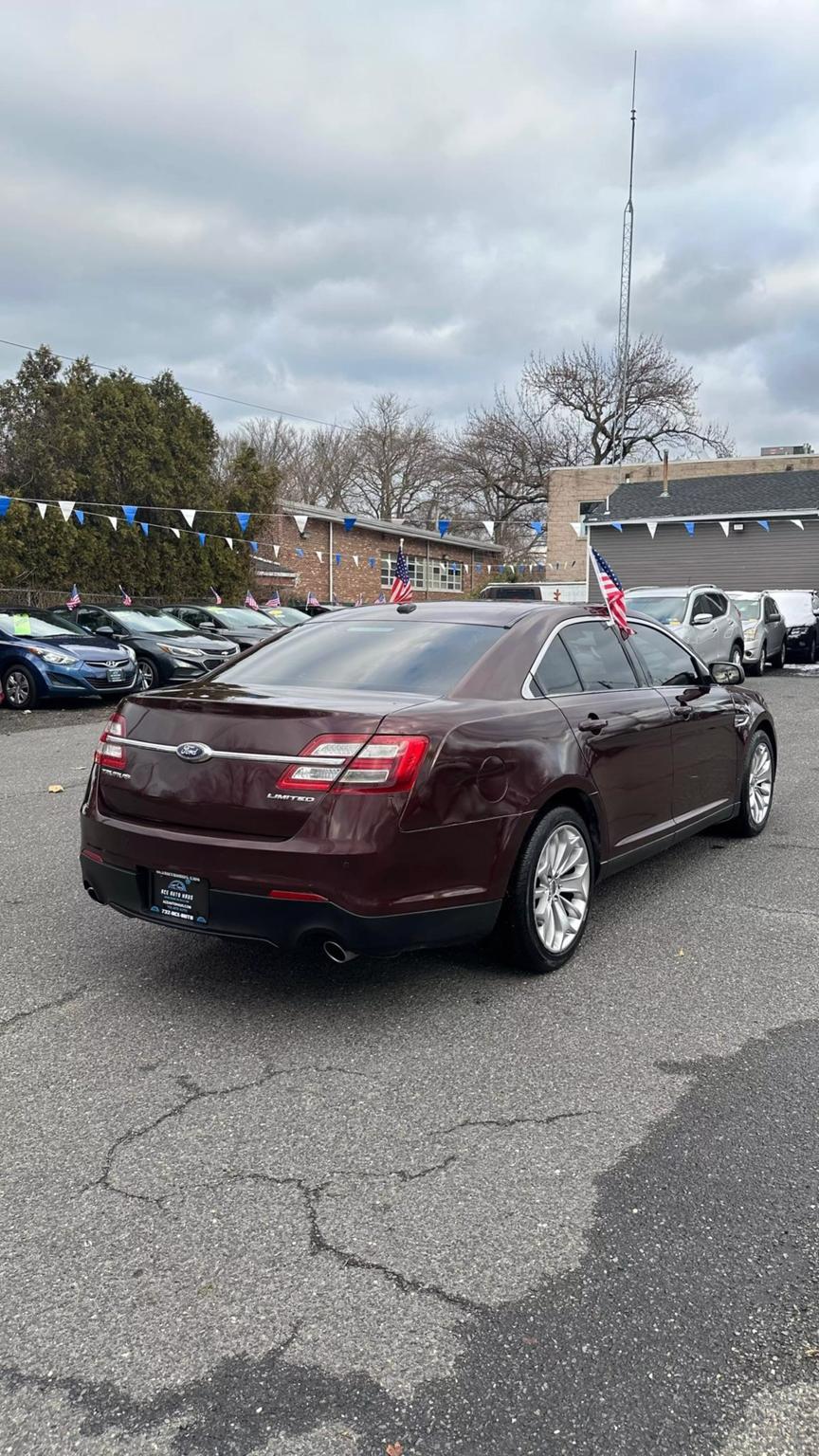 2019 Ford Taurus Limited photo 7