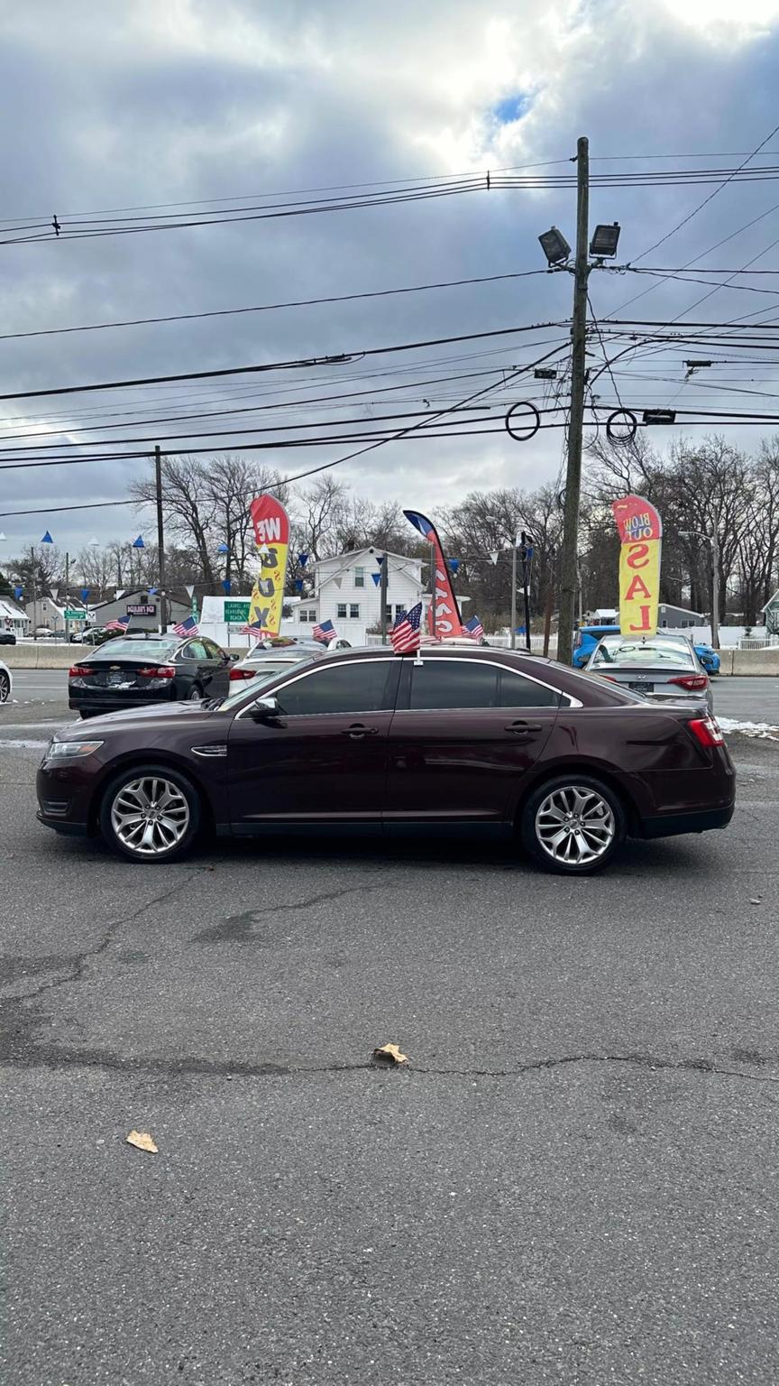 2019 Ford Taurus Limited photo 4