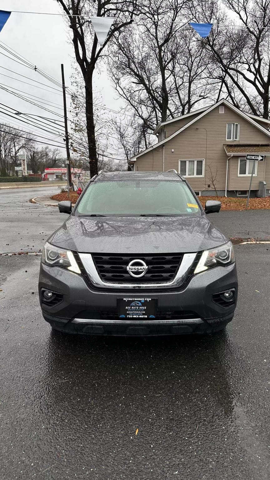 2018 Nissan Pathfinder SL photo 2