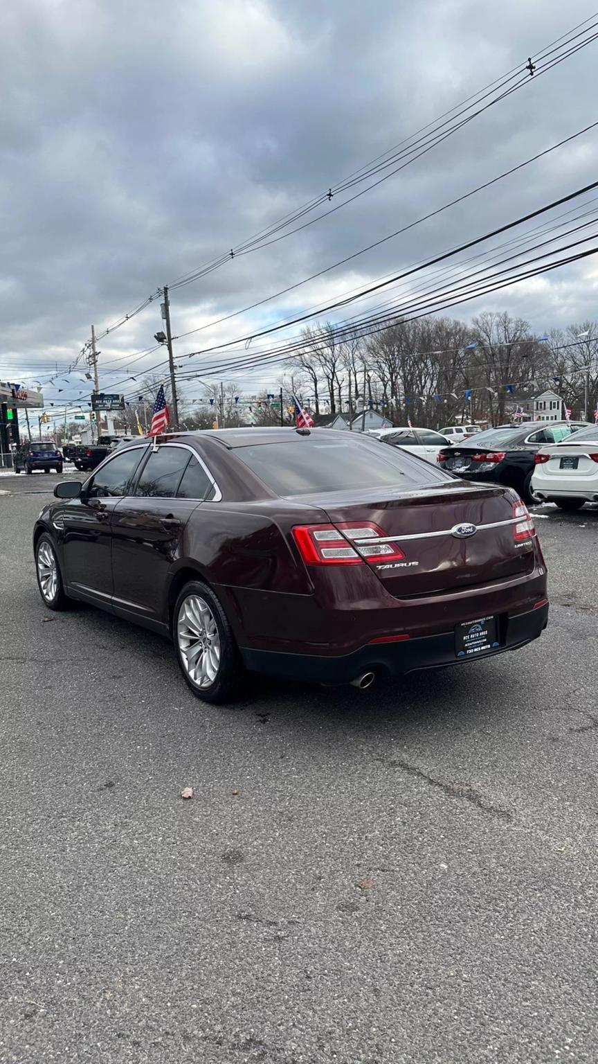 2019 Ford Taurus Limited photo 5