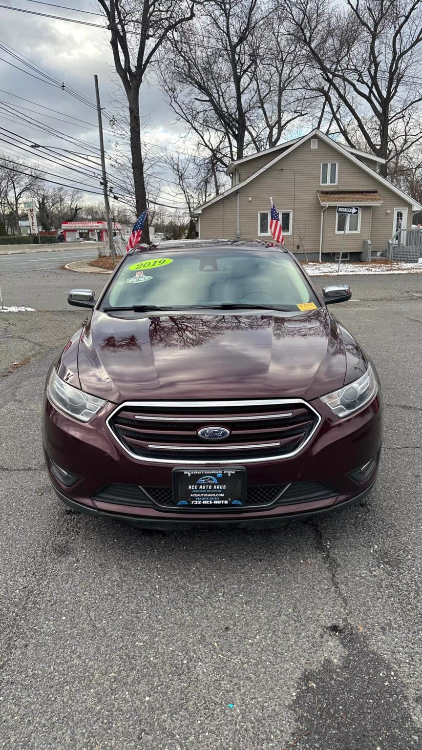 2019 Ford Taurus Limited photo 2