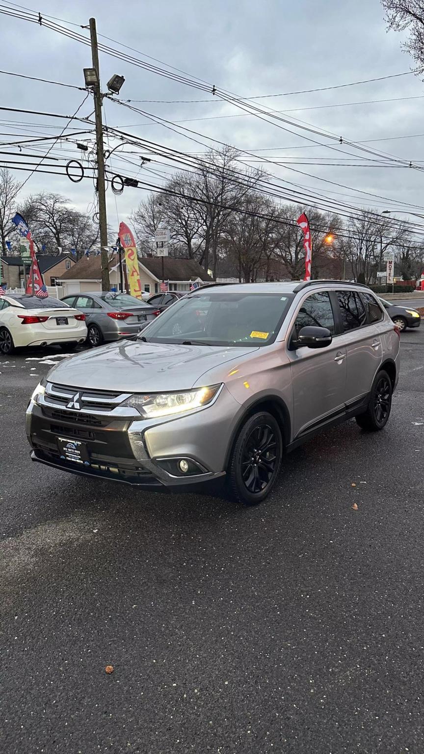 2018 Mitsubishi Outlander LE photo 3