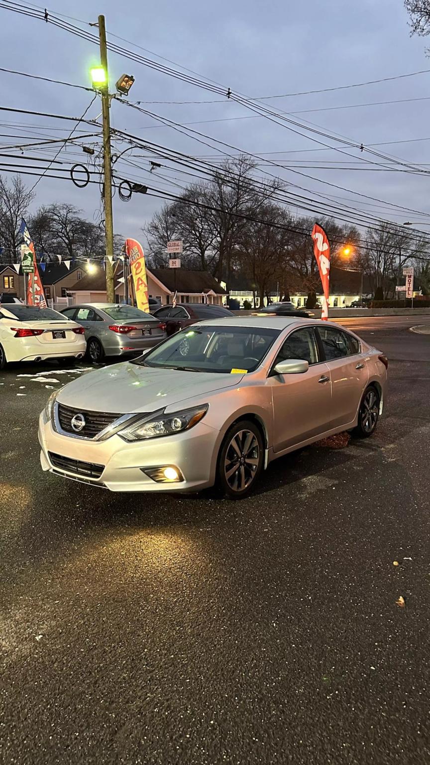 2017 Nissan Altima SR photo 3