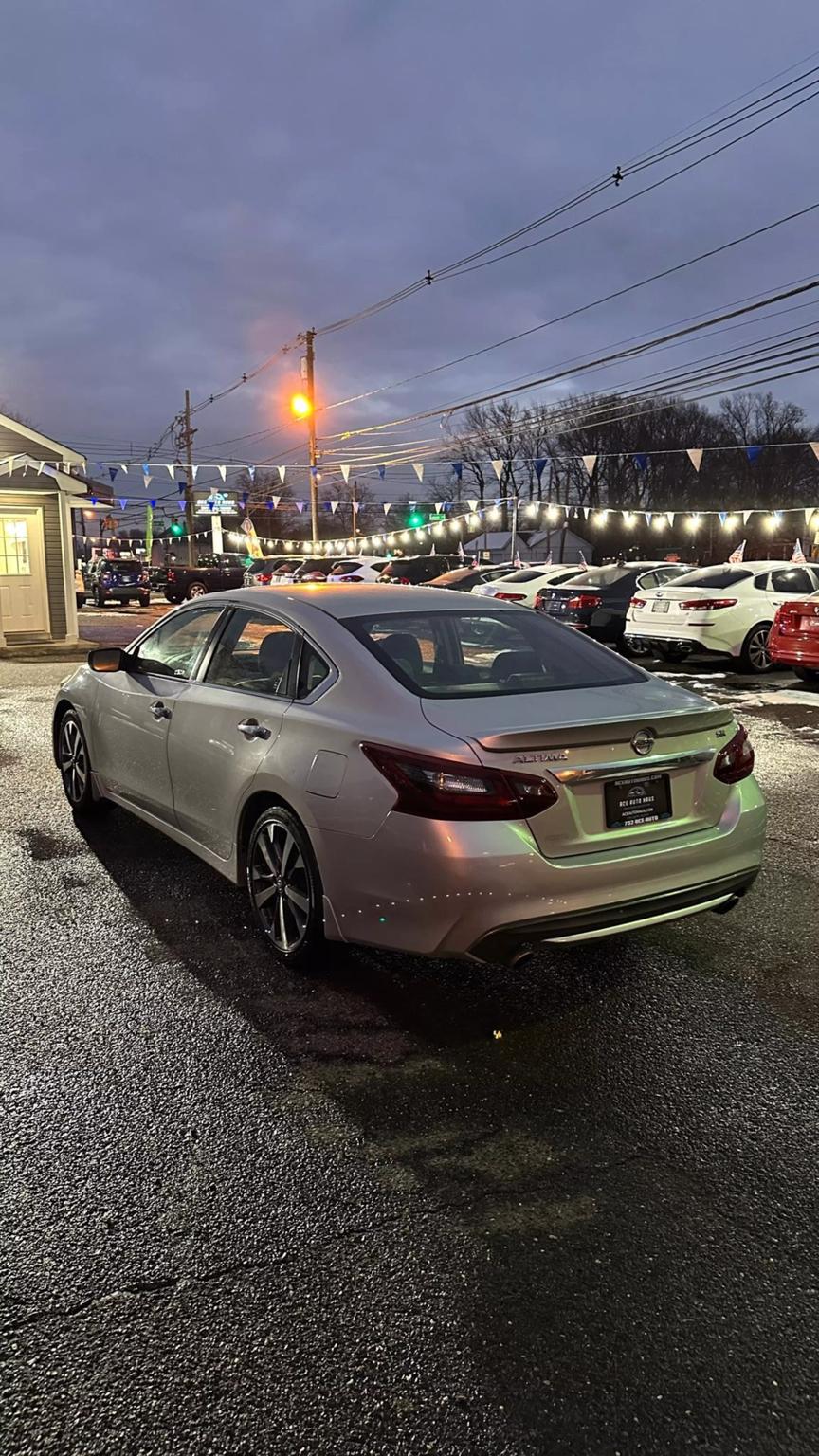 2017 Nissan Altima SR photo 5