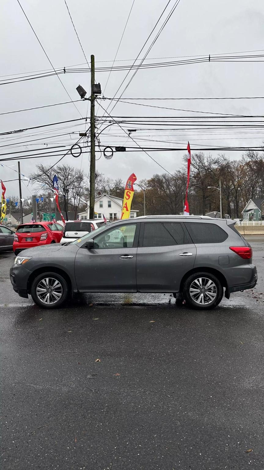 2018 Nissan Pathfinder SL photo 4